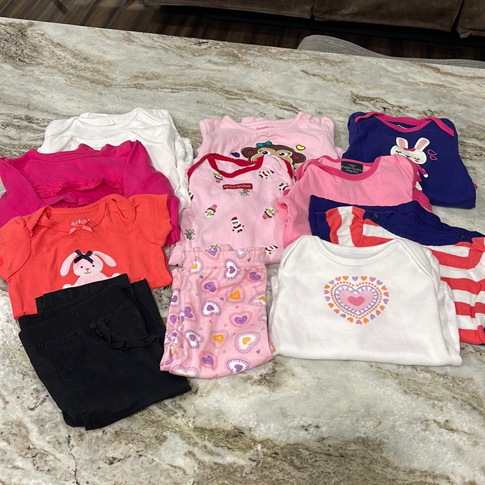 Group of baby 3 to 6 month clothing all in great condition!